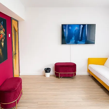 Old Town 4br With 6 Beds For Up To 12 People Βουκουρέστι